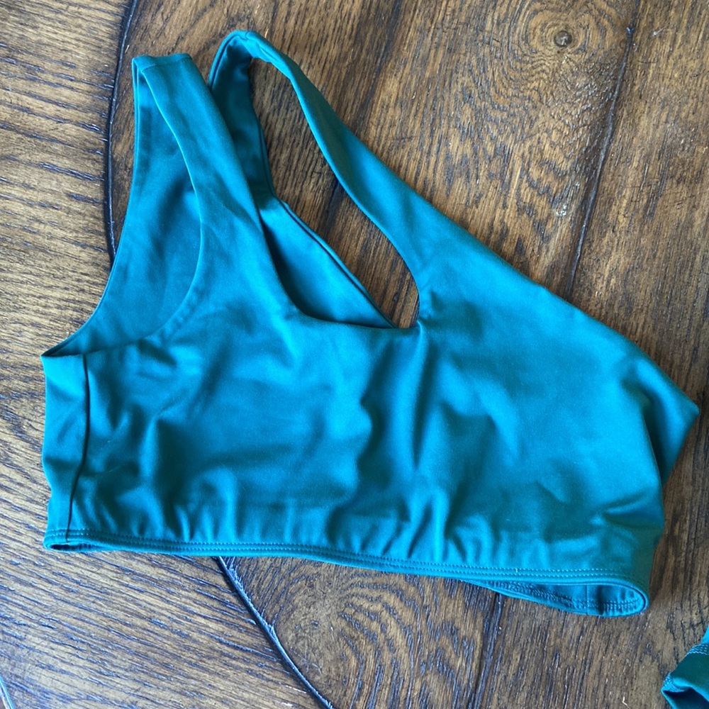 Reformation workout set - Picture 4 of 5